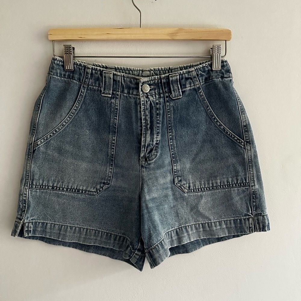 Denim jean shorts with patch pockets ladies US6 / Small